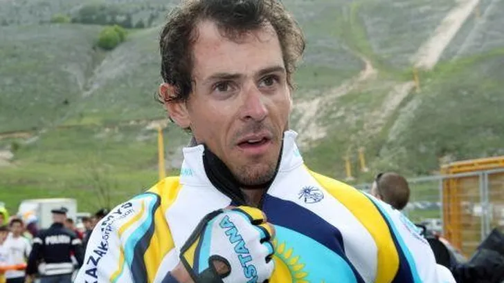 Klöden stapt af, tik voor roze truidrager Contador
