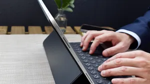 Je laptop kan de deur uit: zo tover je een iPad met een paar aanpassingen om tot een volwaardige werkplek