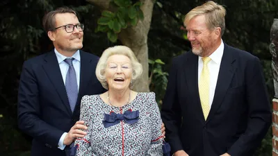 Een intiem en bovenal gezellig familiemoment. Het plezier spatte van een stralende Beatrix af tijdens dit tripje naar Hitzacker.