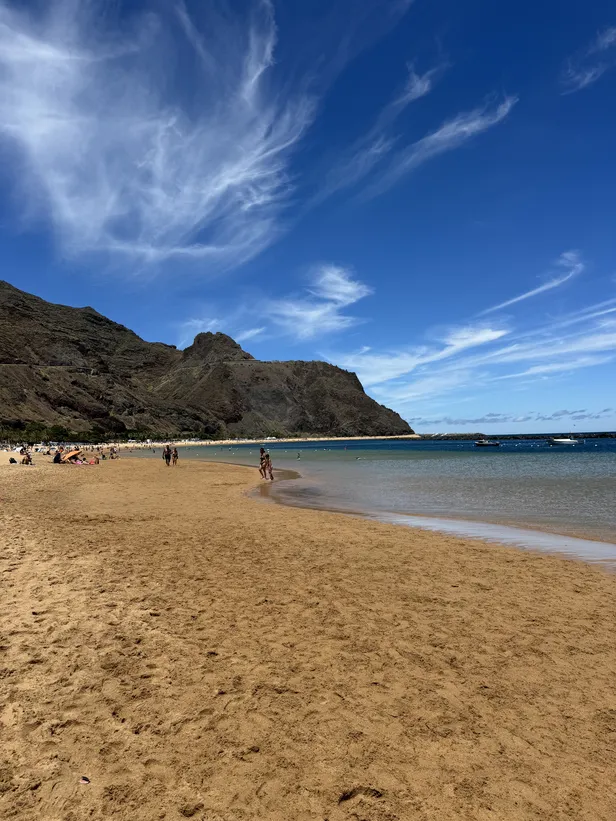 Het prachtige strand Las Teresitas 