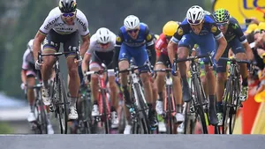 Tour: Sagan grijpt zege in enerverende slotfase