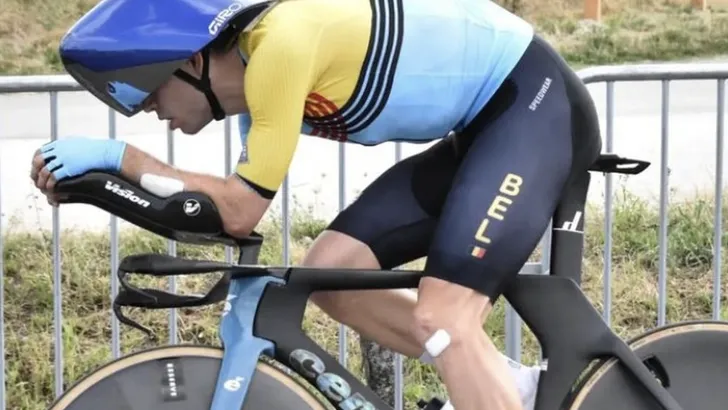 wout van aert op tijdritfiets