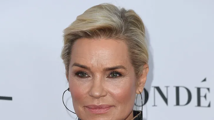 Yolanda Hadid zegt vaarwel tegen botox, extensions en implantaten