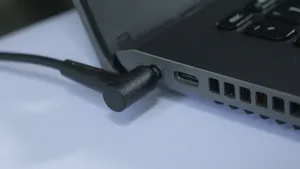 Laptop opladen