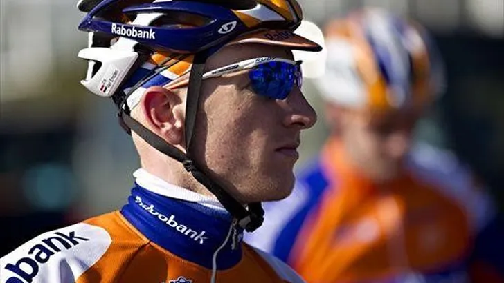 Van Emden met gapende kniewond uit koers