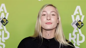 S10
