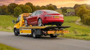 Sleepbedrijven oogsten kritiek met hoge quarantainekosten na pechgevallen met elektrische auto's