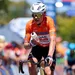 jay vine in de leiderstrui van de tour down under