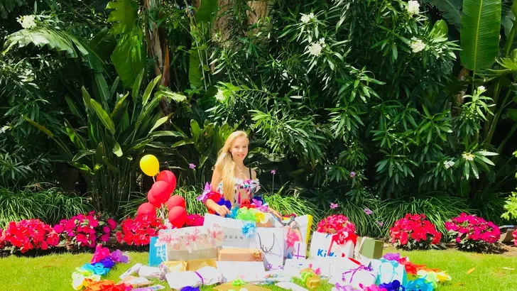Prinses Carolina viert Sweet Sixteen