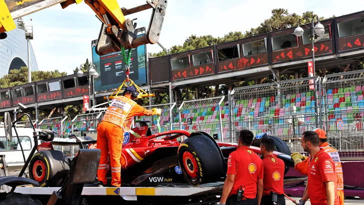 Een crash van Leclerc in Baku