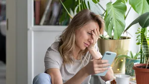 Het is geen ouderdomskwaal: dít signaal van een hersenbloeding mag je volgens neurologen nooit negeren