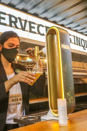 Onderzoek KHN: overgrote meerderheid horecaondernemers vindt verplichte sneltest voor cafébezoek ‘onbespreekbaar’