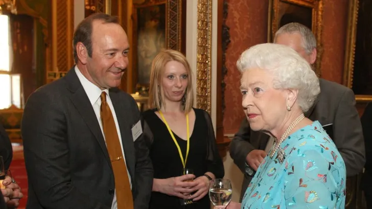 Hoe Kevin Spacey de Queen voor gek zette