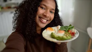 Gezond eten zónder dat je hele salaris eraan gaat: 4 'gewone' producten die duur spul verslaan