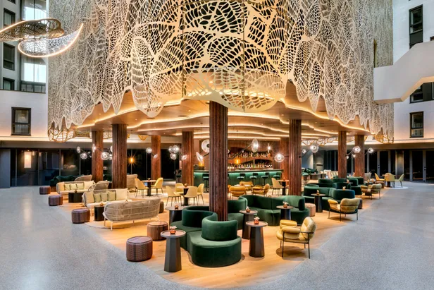 De nieuwe Specht Bar & Lounge in het Renaissance hotel in hartje Amsterdam 