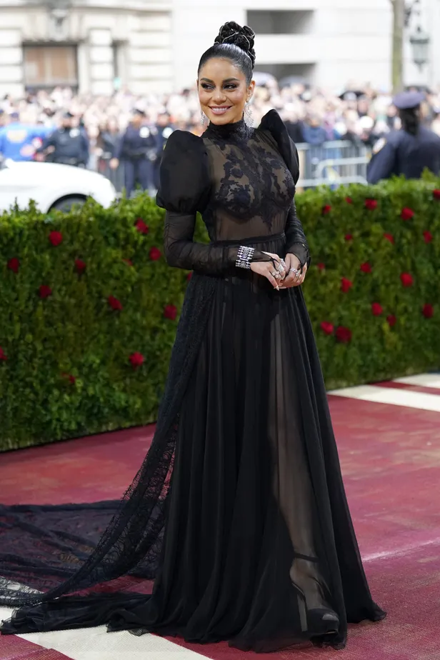 Vanessa Hudgens bij het Met Gala 2022.