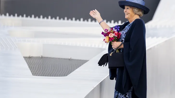 Prinses Beatrix opent Prins Clausbrug