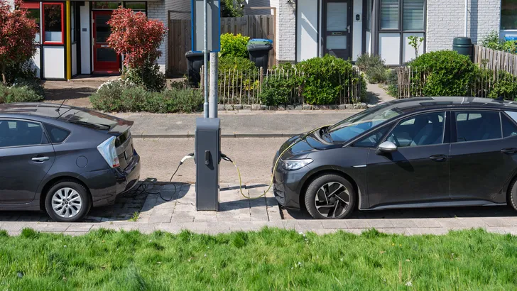 Een simpele reparatie bij benzineauto's, maar bij een elektrische auto leidt het opvallend vaak tot een total loss