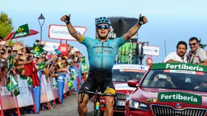 Jakob Fuglsang en Alexey Lutsenko verdelen de buit in Tour of Almaty