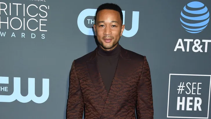 John Legend (40) leert zwemmen