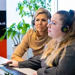 Koningin Máxima bezoekt klantcontactcentrum Tijdelijk Noodfonds Energie