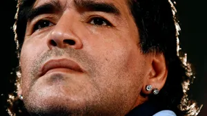 NR4920 Column Edwin Struis Maradona