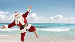 kerstman op het strand