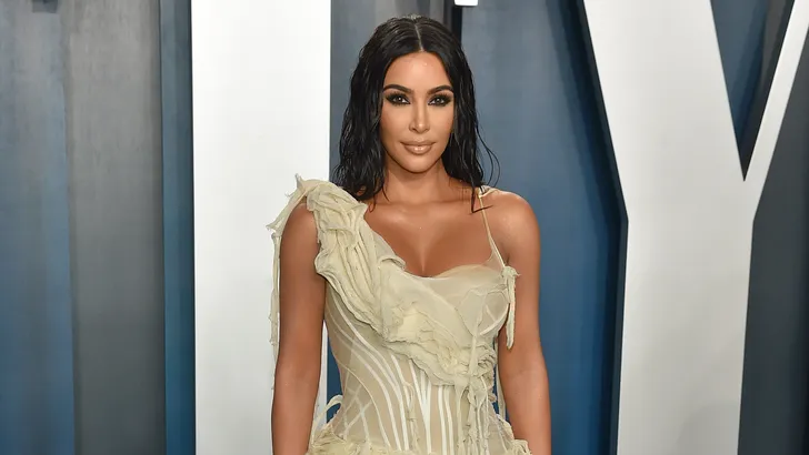 Oeps: Kim Kardashian betrapt op photoshop-fail