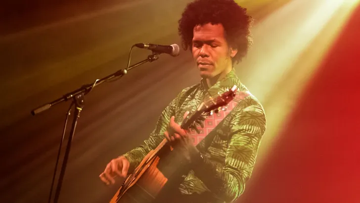 Met dít nummer gaat Jeangu Macrooy naar het Songfestival