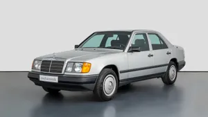 Deze Mercedes W124 is te mooi om waar te zijn (995 km)