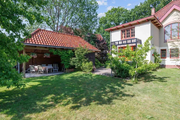 Tuin bij de villa