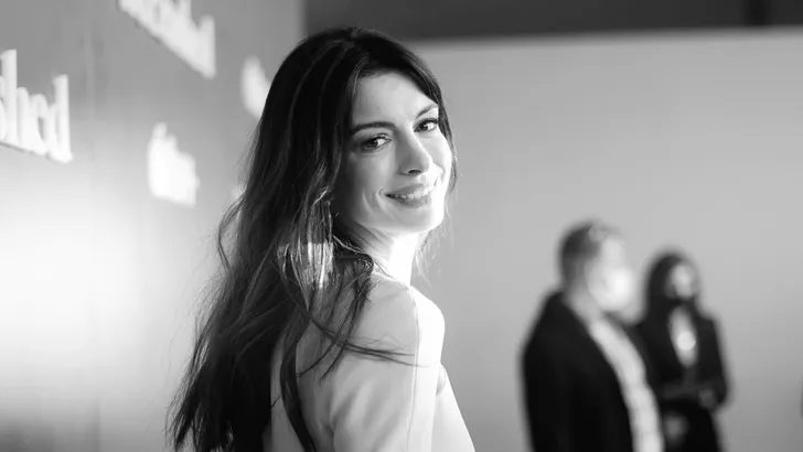 Anne Hathaway pakt schaamteloos haar momentje