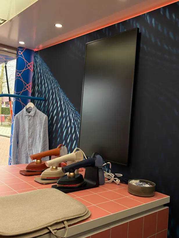 Een stomer en strijkijzer in één van Philips 