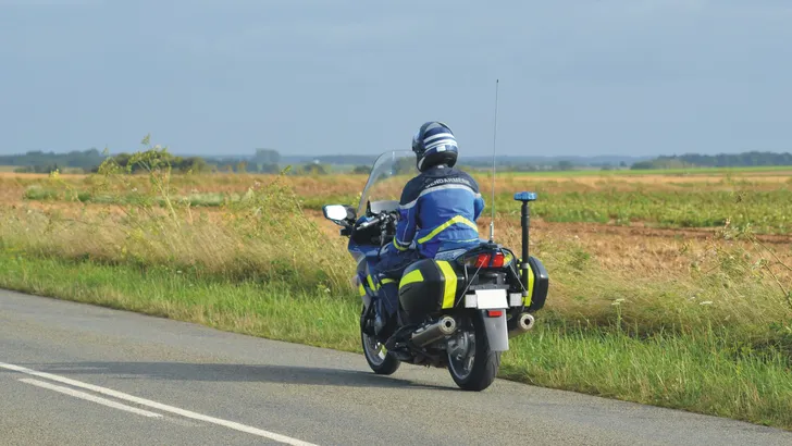 68-jarige motorrijder in Frankrijk gepakt met 167 km/u: motor in beslag genomen