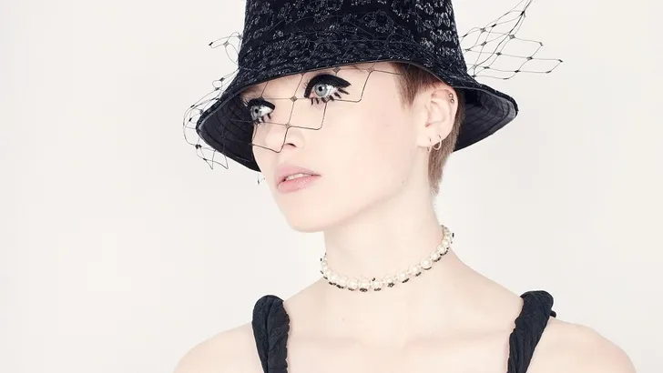 Dior geeft parelketting een creatieve make-over 