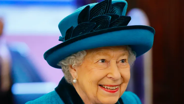 Moet je even zien: Britse Queen tikt dochter Anne op de vingers