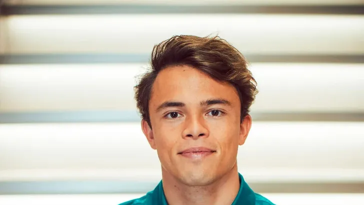 Nyck de Vries op Monza in actie voor Aston Martin