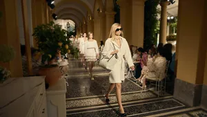 Modellen in looks uit de Chanel Cruise collectie 25/26
