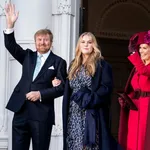 Prinses van Oranje wordt binnengeleid in Raad van State