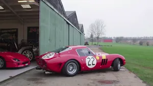 VIDEO: rocklegendes laten 40 miljoen aan Ferrari uit