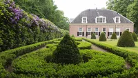 Déze Bekende Nederlander heeft de mooiste tuin van Nederland
