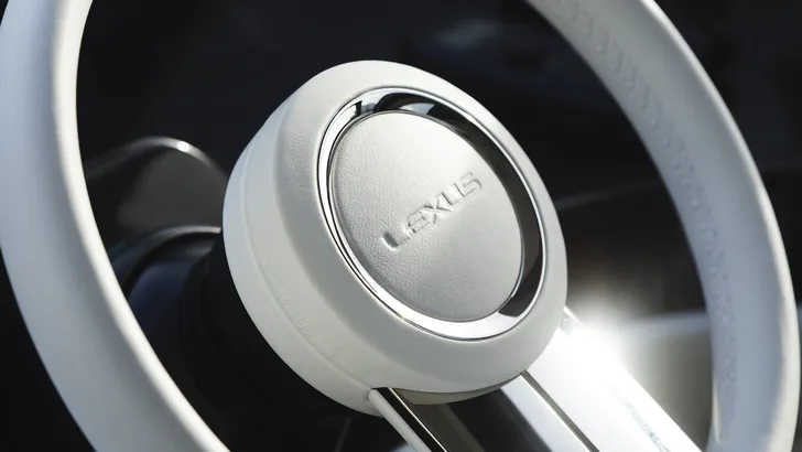 Lexus LY 650