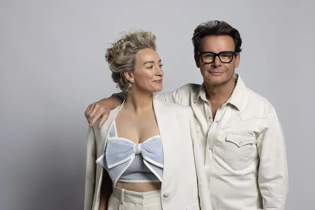 Foto van Puck Pomelien Busser en Leco van Zadelhoff voor Beau Monde 6 2025.