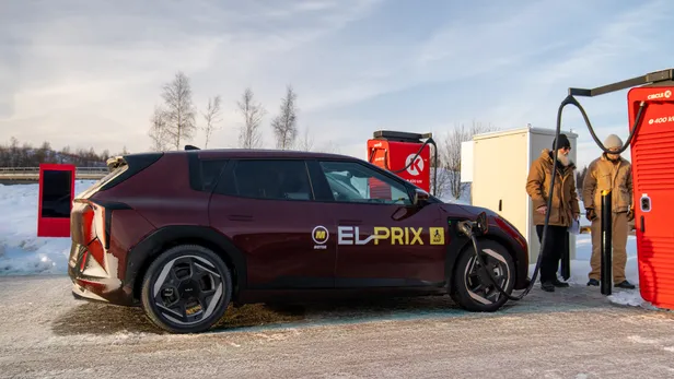 De Kia EV4 haalt 390 km tijdens een recordkoude testrit met de El Prix in de winter.