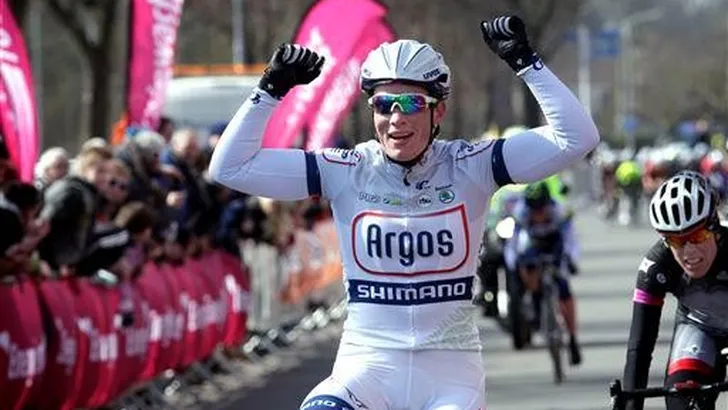 Wild wint chaotische eerste rit Energiewacht Tour