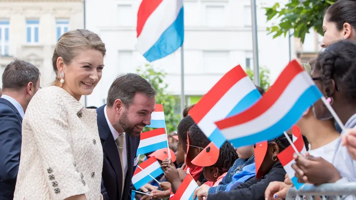 Look Of The Weekend: kroonprinses Stephanie is dol op knopen