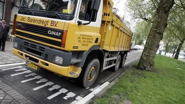 Huiveringwekkende crash wielrenner op de snelweg (VIDEO)