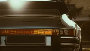 Hij vindt de vergeten Porsche van zijn overleden vader na dertig jaar terug, maar niemand weet precies wat het is