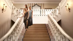 Deze lifehack zorgt ervoor dat je niet meer struikelt bij het traplopen in een lange rok of avondjurk.