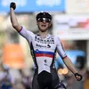 Mohoric rijdt weg in afdaling Poggio en wint Milaan-Sanremo, Mathieu van der Poel derde